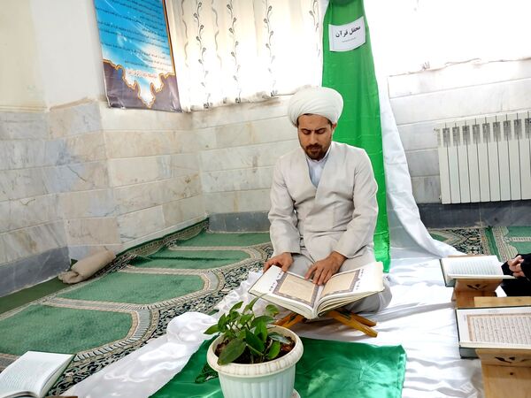 برپایی محفل قرآنی در دبیرستان دارالزهرا(س) قم