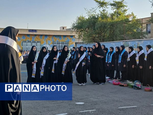 مدرسه دخترانه رقیه بدیعی میزبان شهید گمنام 