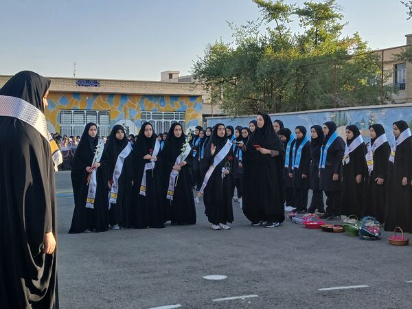 مدرسه دخترانه رقیه بدیعی میزبان شهید گمنام 
