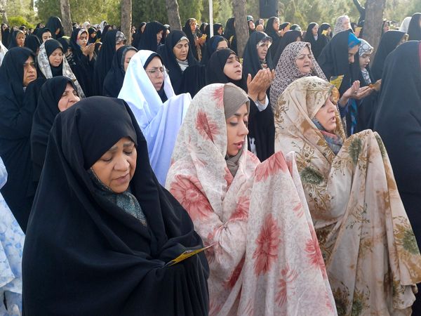 نماز عید فطر در گلزار شهدا شهرستان کوهپایه