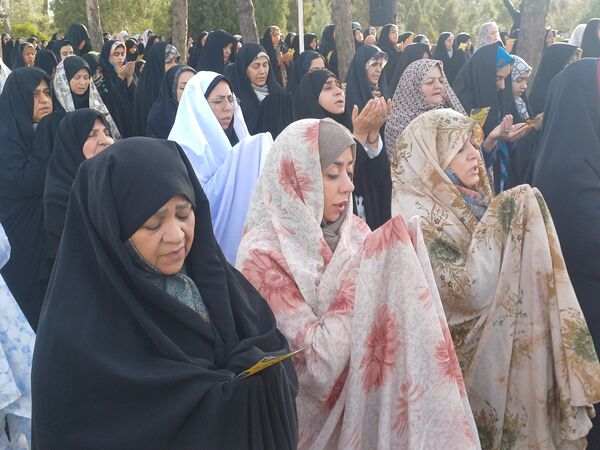 نماز عید فطر در گلزار شهدا شهرستان کوهپایه