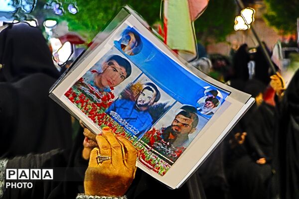 حضور پر شور مردم در حسینیه امام خمینی(ره) نیشابور