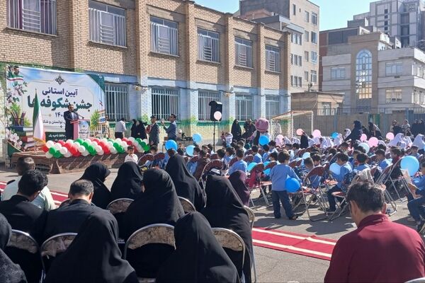 نقش خانواده‌ها و معلمان در موفقیت دانش‌آموزان 