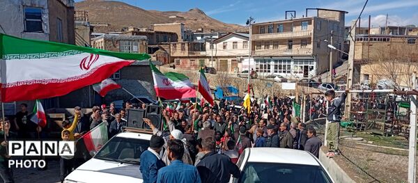 راهپیمایی مردم شهر علی آباد دمق به‌مناسبت روز ۱۲ فروردین