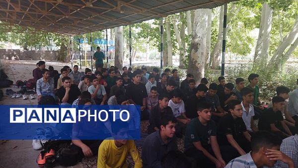 اولین نماز جماعت پایه دهمی ها همراه با کادر دبیرستان شاهد ابوذر غفاری 