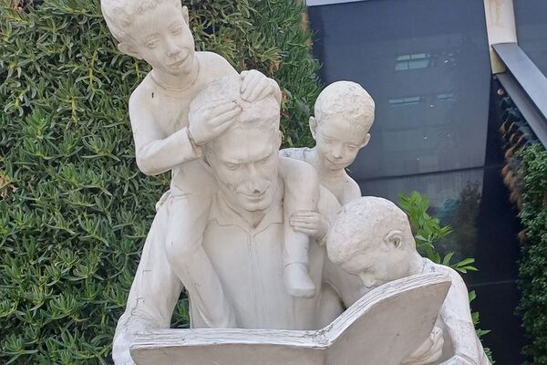 حضور دانش‌آموزان دبیرستان قلم چی ناحیه دو شهرری در اردوی باغ کتاب 