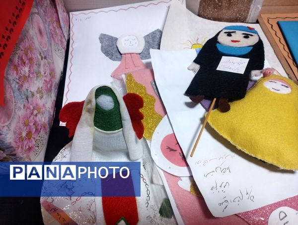 نمایشگاه حجاب به‌مناسبت ایام فاطمیه در مدرسه نشاط اسلامشهر