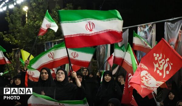 تجمعات شبانه در روز های پایانی ماه صفر همچنان پر رونق است
