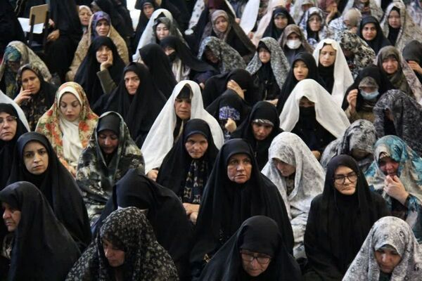 تقدیر از مدیران و فعالان پیشگیری از آسیب‌های اجتماعی شهرک امید صفادشت در نماز جمعه