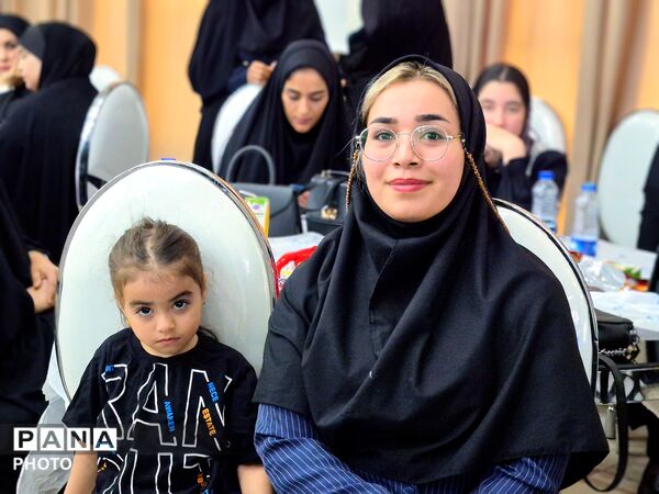 مراسم تجلیل و تقدیر از فرهنگیان در عنبرآباد