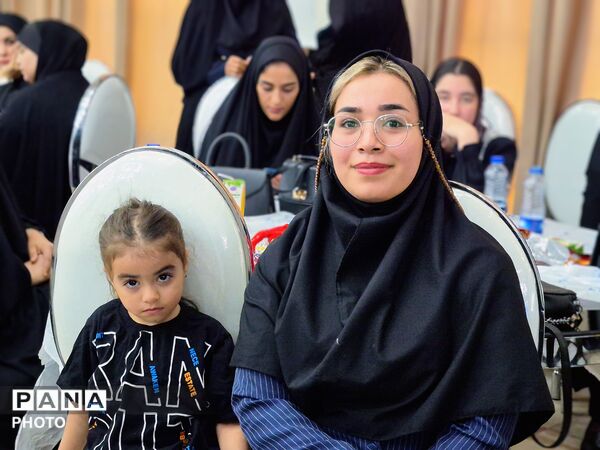 مراسم تجلیل و تقدیر از فرهنگیان در عنبرآباد