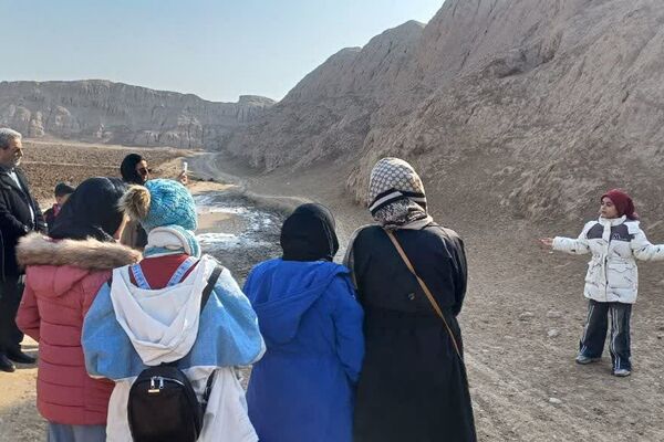 شاهنامه‌خوانی در دل تاریخ؛ بازدید فرهنگی اعضای کارگاه شاهنامه‌خوانی از قلعه ایرج پیشوا