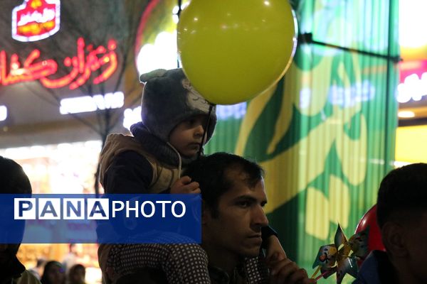 خیابان امام رضا(ع)  مشهد مملو از جمعیت در جشن باشکوه شب نیمه شعبان