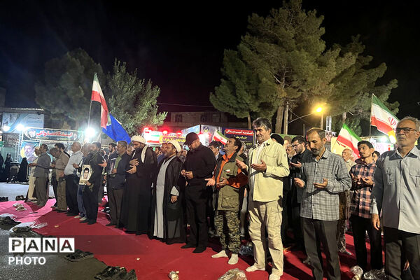 اقامه نماز استغاثه به امام زمان (ع) در میدان امام خمینی (ره )جاجرم
