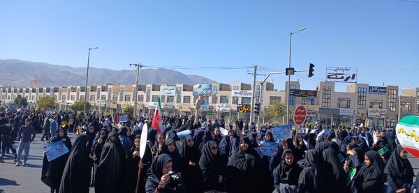 ۱۳ آبان؛ روزی که فریاد استقلال ملت ایران در تاریخ ماندگار شد