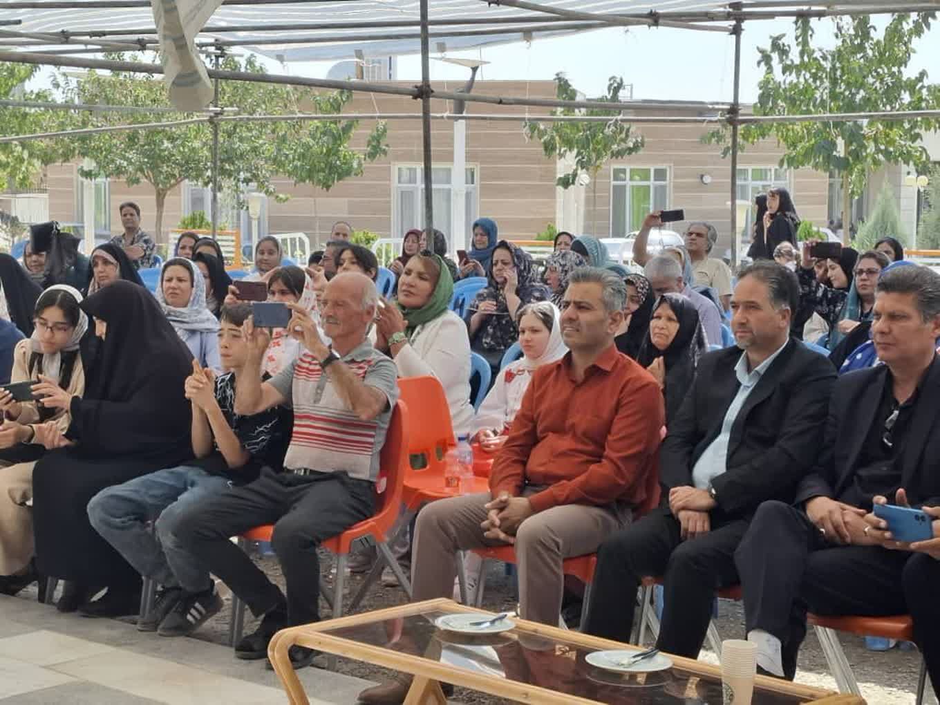 سالمندان گنجینه های تجربه و مهر هستند 