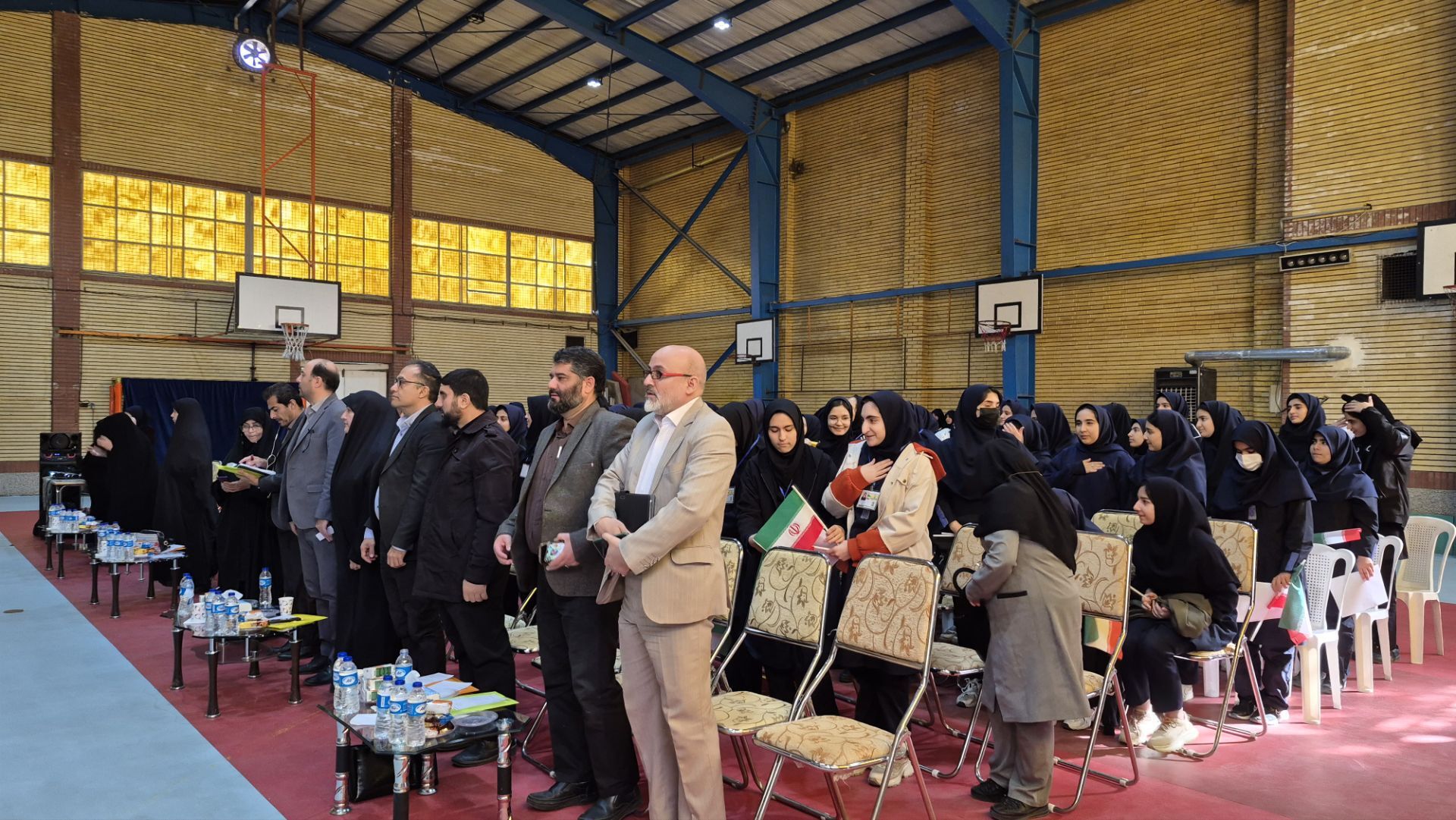 آیین متمرکز استانی طرح «همیار معلم» در دبیرستان شاهد عصمت ناحیه ۳ کرج