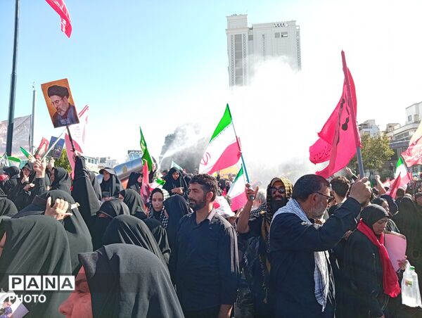 تشییع و تدفین قائد شهید امت در شهر مشهد مقدس
