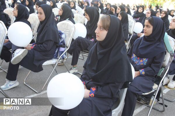 برگزاری جشن جوانه‌ها در مدرسه مهدیه زنجان با حضور مسئولان استانی