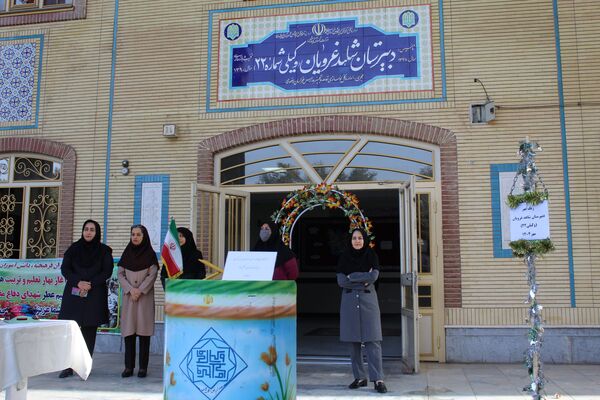 نواختن زنگ مهر و زنگ نماز و ایثار و شهادت در دبیرستان  دخترانه شاهد غرویان