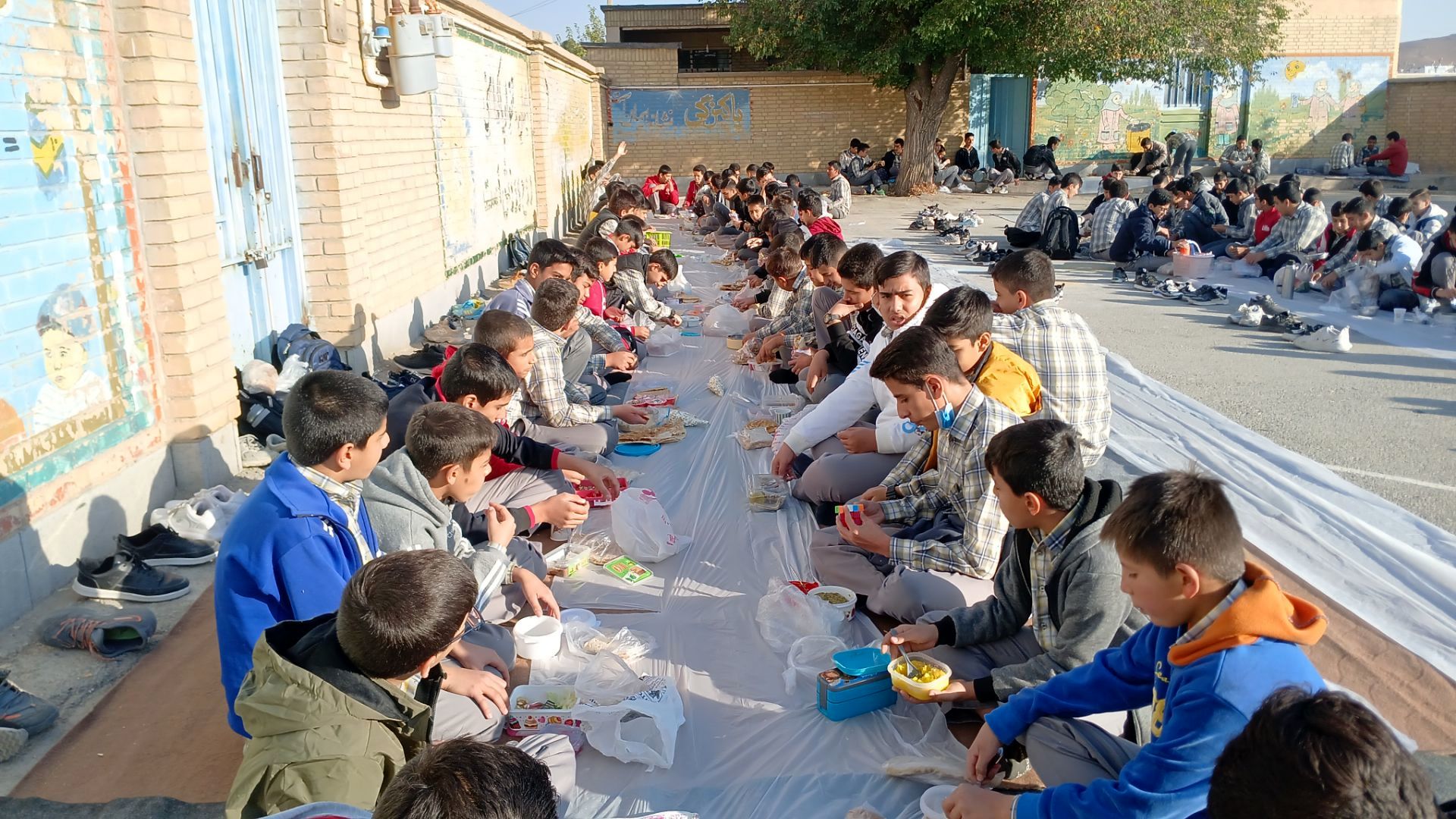 صبحانه سلامت در دبیرستان نمونه دولتی شهید حاج قاسم سلیمانی