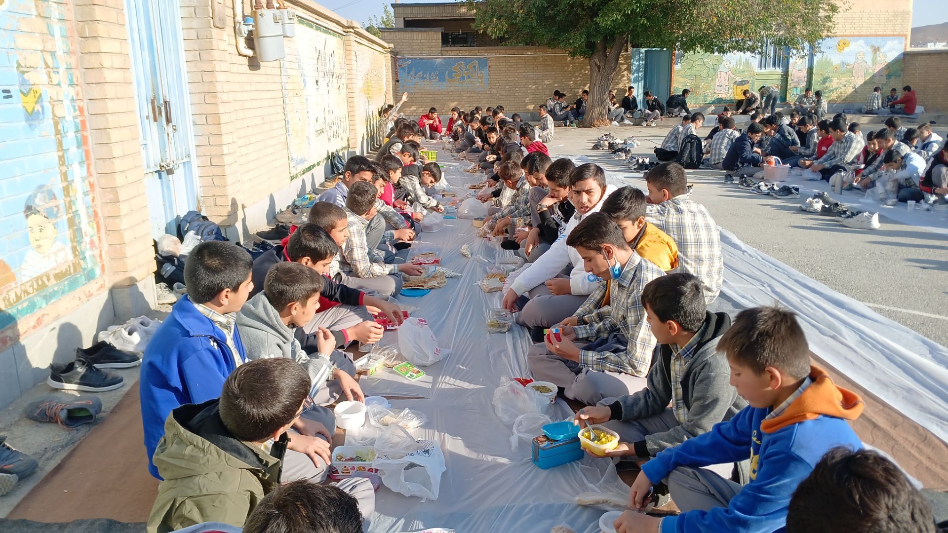 صبحانه سلامت در دبیرستان نمونه دولتی شهید حاج قاسم سلیمانی