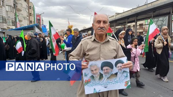راهپیمایی ۲۲ بهمن با حضور پرشور مردم انقلابی در تهران