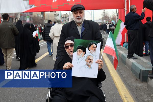 ٢٢ بهمن؛ روزى که دلها با قدم‌‌ها یکى میشود