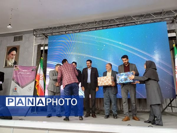 تجلیل از برگزیدگان 2 جشنواره پرورشی در شهرستان زرقان 