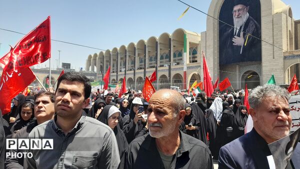  نمایشِ اقتدار در تشییعِ رهبر شهید