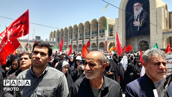  نمایشِ اقتدار در تشییعِ رهبر شهید