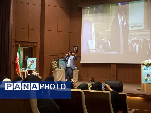 تجلیل از دانش‌آموزان برگزیده چهل و دومین‌ مسابقات فرهنگی و هنری امید فردا ناحیه ۳ مشهد مقدس 