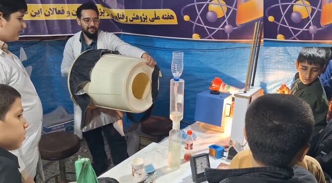 غرفه آزمایشات هیجان‌انگیز در موکب ناحیه یک قم
