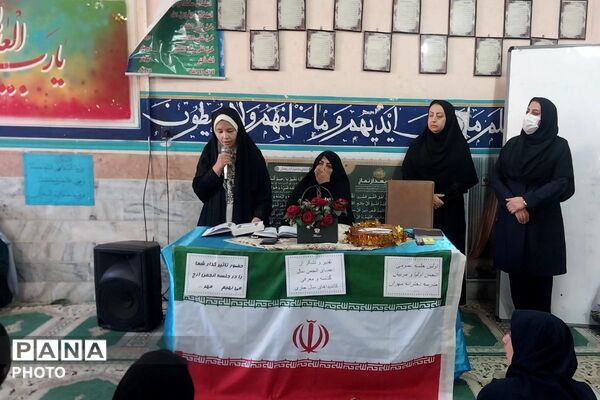 انتخابات انجمن اولیا و مربیان و تجلیل از اعضای انجمن سال گذشته در دبستان مهران