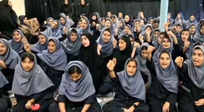 یادواره شهدای دانش‌آموز مدرسه شجره طیبه میناب و رهبر شهید انقلاب در مسجد سلیمان