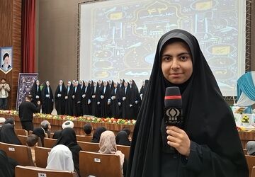 تقدیر از برگزیدگان مرحله استانی مسابقات قرآن و عترت دانش‌آموزان و فرهنگیان استان قم