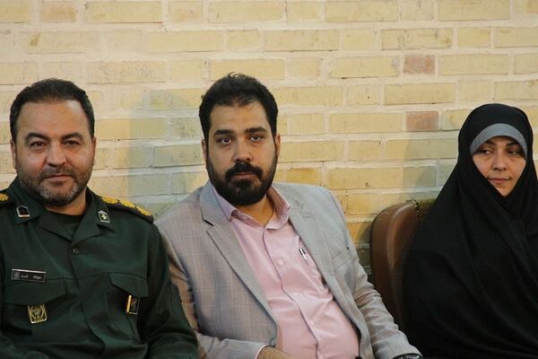 اهدا لوازم تحریر به دانش‌آموزان کم برخوردار در دبستان شهید خبره فرشچی ناحیه یک شهرری