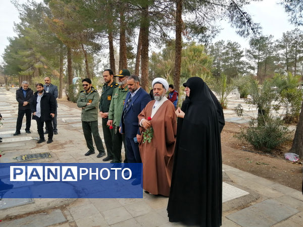 غبارروبی مزار دانش‌آموز شهید «حیدر رضایی» در قم