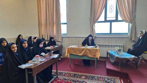 مسابقات قرآن و احکام دختران ابتدایی در دارالقرآن امام حسین(ع) ناحیه ۶ مشهد