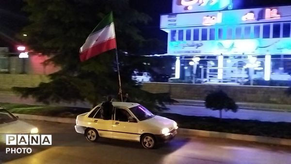 پرچم های ایران و حزب الله  بر فراز شهر نیشابور 