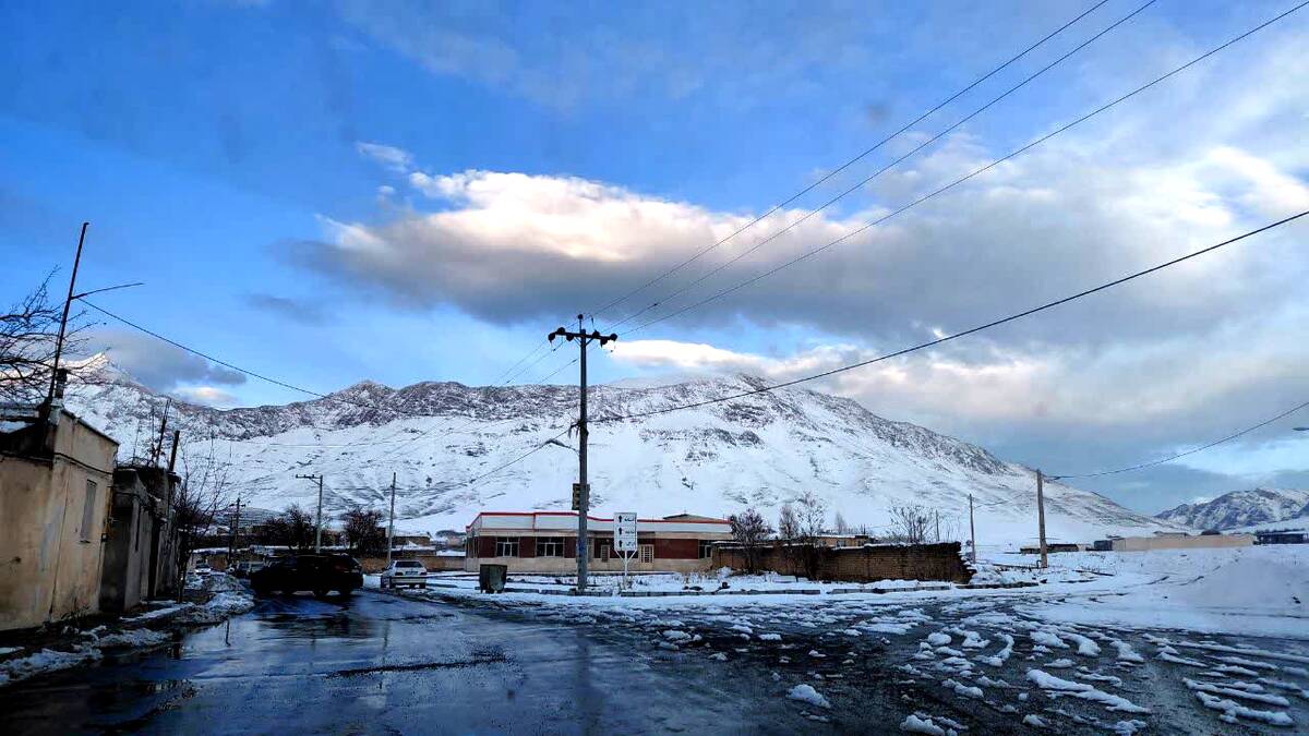 بارش اولین برف پاییزی در روستای نورآباد شازند