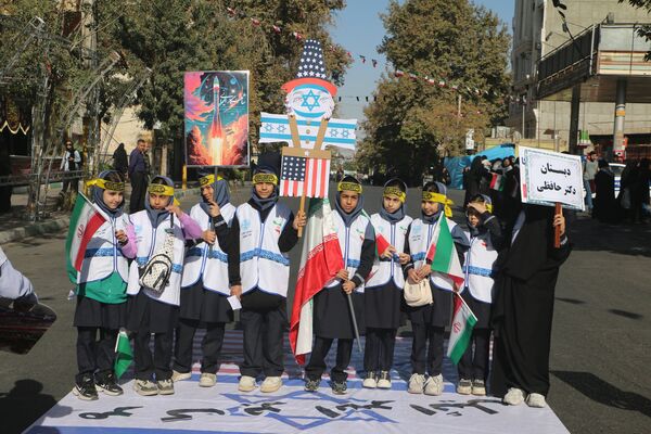 فریاد استکبار ستیزی از ورامین طنین انداز شد