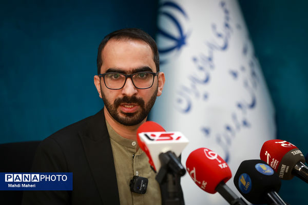 نشست خبری رئیس باشگاه دانش‌پژوهان جوان