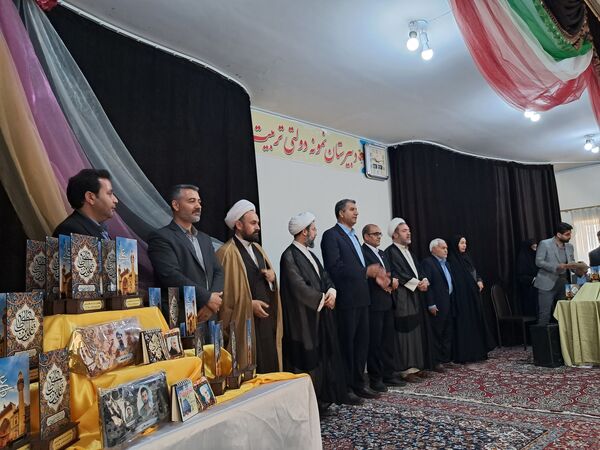 آیین تجلیل از داوران و عوامل مسابقات قرآن، عترت و نماز فرهنگیان منطقه عجب شیر