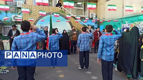 طنین زنگ انقلاب در طلیعه دهه فجر در منطقه ۱۰