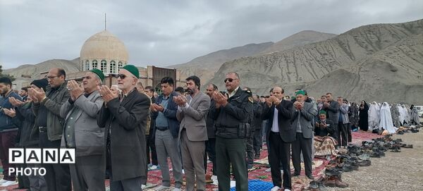 نمازبندگی در  گلزار شهدای شهر بار