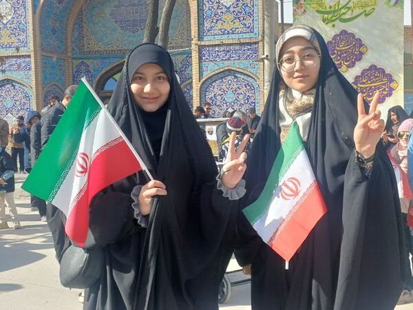 خروش مردم غیور شهرستان بروجن در راهپیمایی ۲۲ بهمن