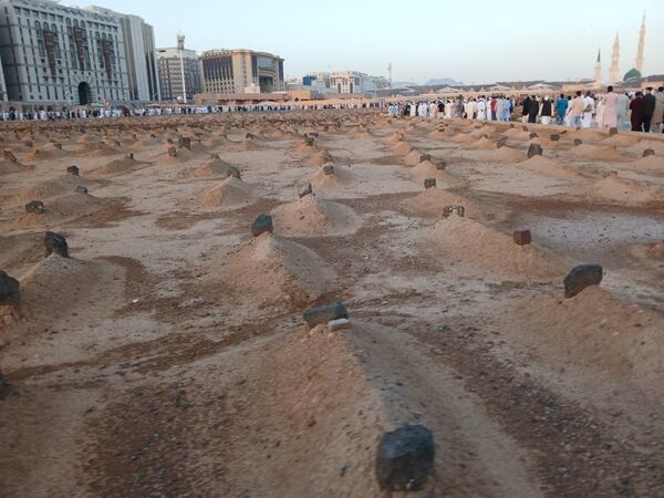 زیارت خبرنگار پانا از قبرستان ائمه بقیع