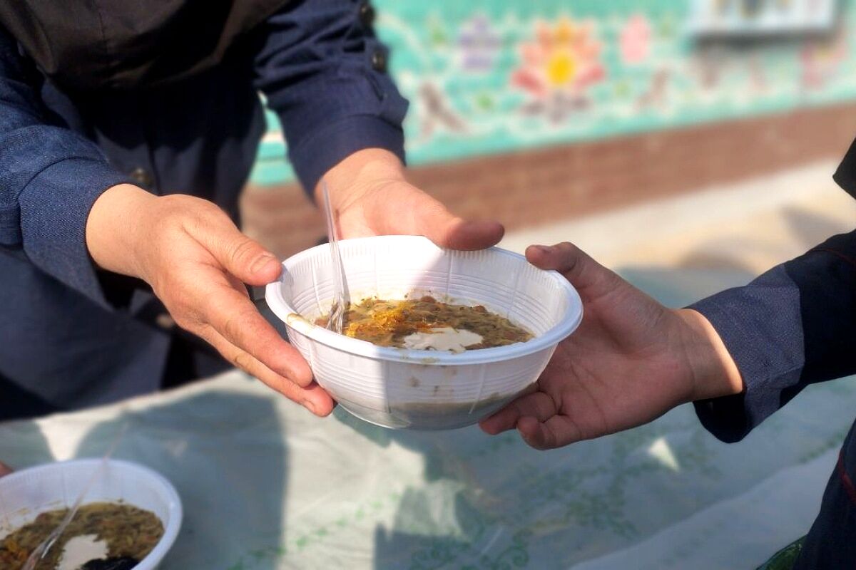 آیین فاطمیه با پخت آش نذری و مراسم عزاداری در دبیرستان شاهد صدیقه طاهره(س) اسلامشهر