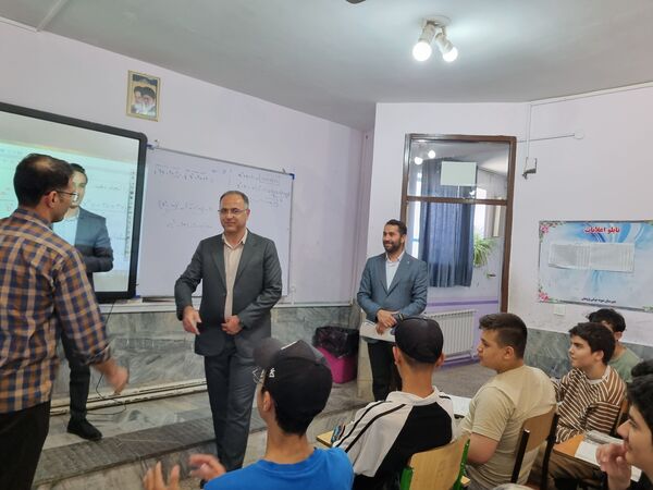 تقدیر از معلمان دبیرستان نمونه دولتی پژوهش آشخانه